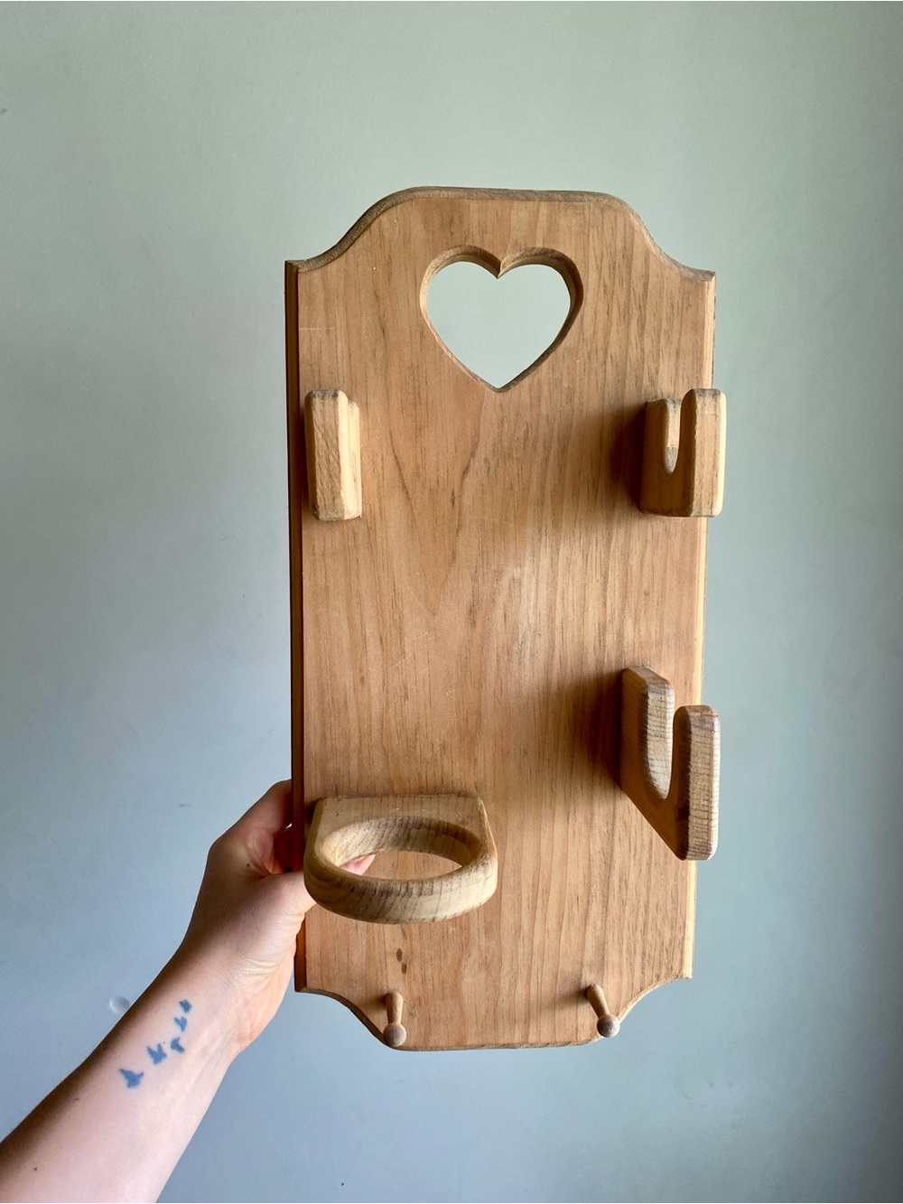Rustic Natural Wood Wall Hook Rack w/ Heart Cutout (Basket & Vase Included) - Picture 4 of 7